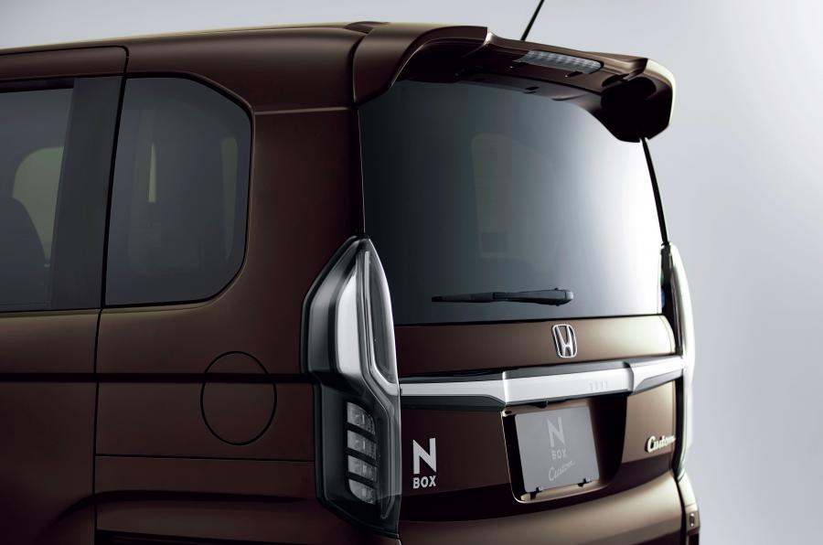Детали экстерьера Honda N Box Custom 2017 года  (фото 9 из 14)